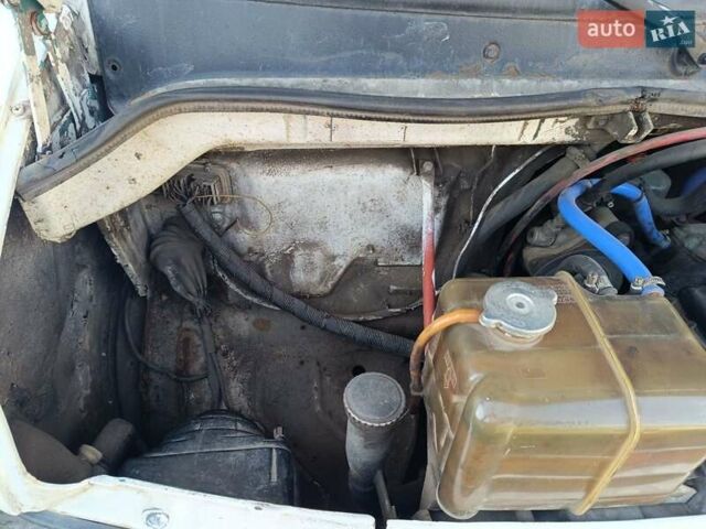 Белый Мерседес T2, объемом двигателя 4 л и пробегом 350 тыс. км за 5400 $, фото 14 на Automoto.ua