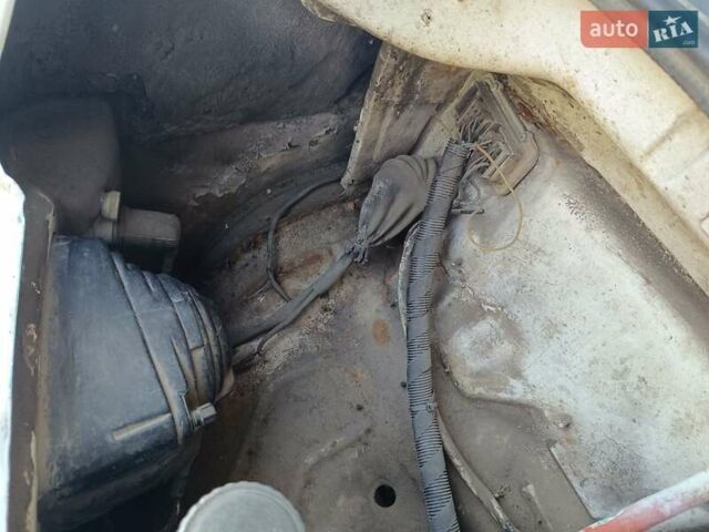 Белый Мерседес T2, объемом двигателя 4 л и пробегом 350 тыс. км за 5400 $, фото 13 на Automoto.ua