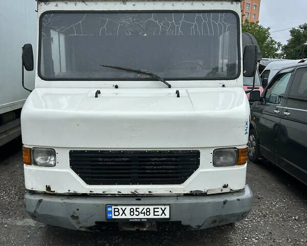 Белый Мерседес T2, объемом двигателя 4 л и пробегом 450 тыс. км за 3500 $, фото 2 на Automoto.ua