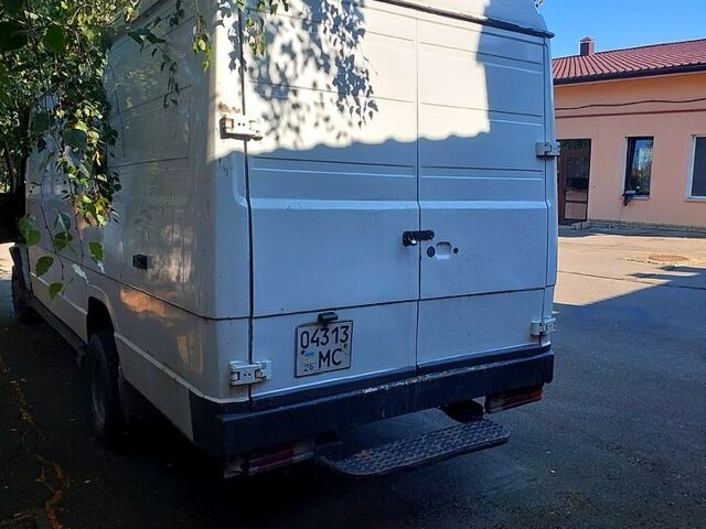 Белый Мерседес T2, объемом двигателя 4 л и пробегом 400 тыс. км за 5200 $, фото 2 на Automoto.ua