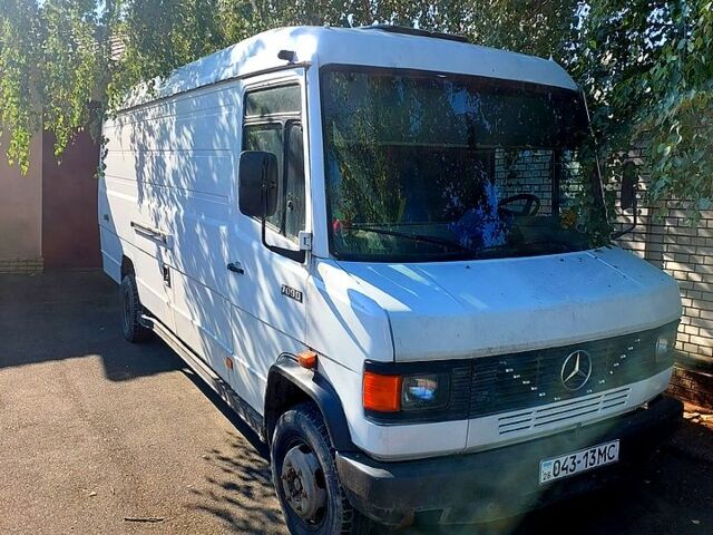 Белый Мерседес T2, объемом двигателя 4 л и пробегом 400 тыс. км за 5200 $, фото 1 на Automoto.ua