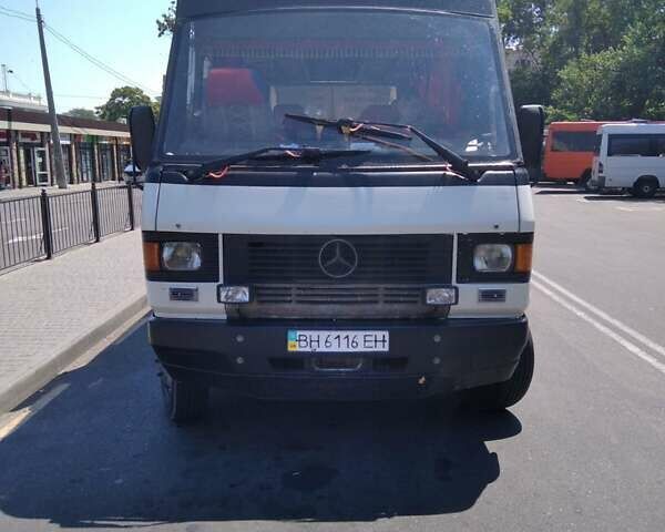 Білий Мерседес T2, об'ємом двигуна 3.97 л та пробігом 7 тис. км за 10000 $, фото 2 на Automoto.ua