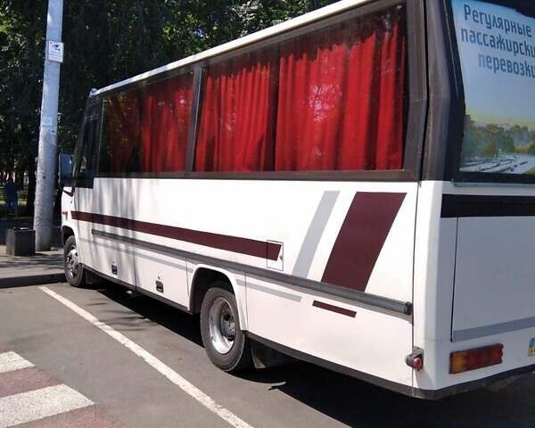 Белый Мерседес T2, объемом двигателя 3.97 л и пробегом 7 тыс. км за 10000 $, фото 1 на Automoto.ua
