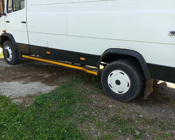 Белый Мерседес T2, объемом двигателя 3.97 л и пробегом 100 тыс. км за 4750 $, фото 1 на Automoto.ua