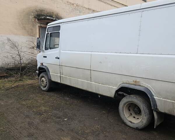 Белый Мерседес T2, объемом двигателя 3.97 л и пробегом 500 тыс. км за 5500 $, фото 9 на Automoto.ua