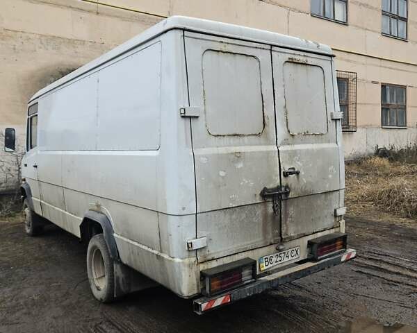 Белый Мерседес T2, объемом двигателя 3.97 л и пробегом 500 тыс. км за 5500 $, фото 10 на Automoto.ua