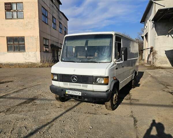 Белый Мерседес T2, объемом двигателя 3.97 л и пробегом 500 тыс. км за 5500 $, фото 4 на Automoto.ua