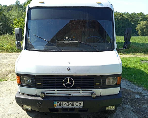 Белый Мерседес T2, объемом двигателя 3.97 л и пробегом 100 тыс. км за 4750 $, фото 2 на Automoto.ua