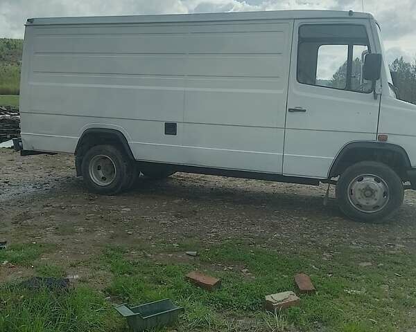 Белый Мерседес T2, объемом двигателя 4 л и пробегом 5 тыс. км за 7300 $, фото 1 на Automoto.ua