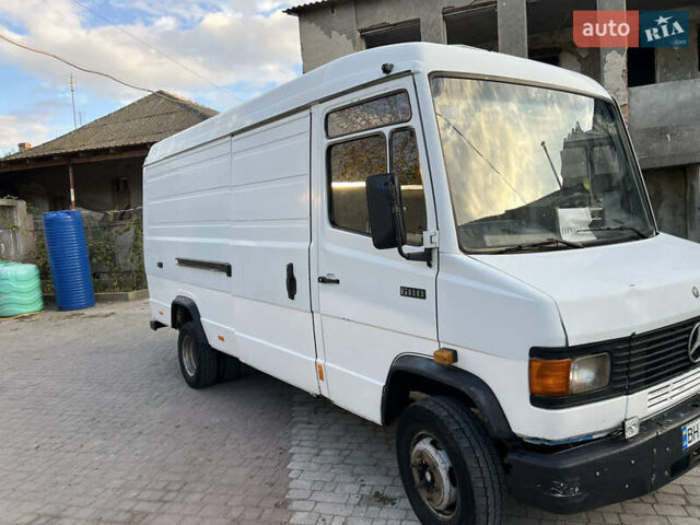Білий Мерседес T2, об'ємом двигуна 3.97 л та пробігом 893 тис. км за 7500 $, фото 1 на Automoto.ua