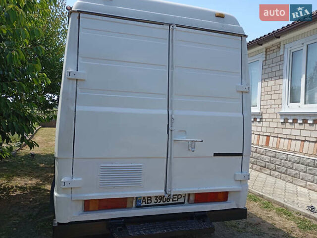 Белый Мерседес T2, объемом двигателя 3.97 л и пробегом 500 тыс. км за 6000 $, фото 2 на Automoto.ua