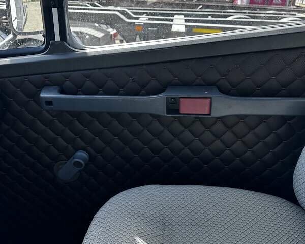 Белый Мерседес T2, объемом двигателя 4.25 л и пробегом 955 тыс. км за 15000 $, фото 7 на Automoto.ua