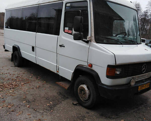 Белый Мерседес T2, объемом двигателя 4 л и пробегом 100 тыс. км за 3850 $, фото 1 на Automoto.ua