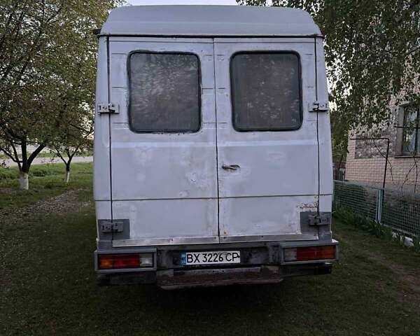 Белый Мерседес T2, объемом двигателя 4 л и пробегом 8 тыс. км за 3350 $, фото 10 на Automoto.ua