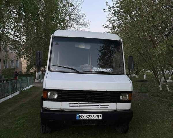 Белый Мерседес T2, объемом двигателя 4 л и пробегом 8 тыс. км за 3350 $, фото 9 на Automoto.ua