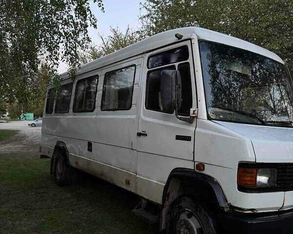 Белый Мерседес T2, объемом двигателя 4 л и пробегом 8 тыс. км за 3350 $, фото 7 на Automoto.ua