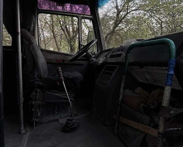 Белый Мерседес T2, объемом двигателя 4 л и пробегом 8 тыс. км за 3350 $, фото 3 на Automoto.ua