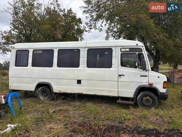 Белый Мерседес T2, объемом двигателя 4 л и пробегом 862 тыс. км за 4000 $, фото 4 на Automoto.ua