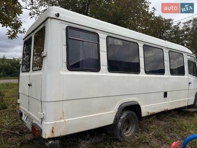 Белый Мерседес T2, объемом двигателя 4 л и пробегом 862 тыс. км за 4000 $, фото 1 на Automoto.ua