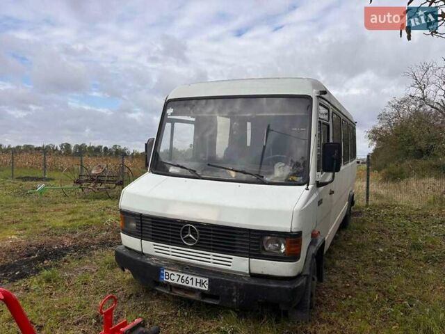 Белый Мерседес T2, объемом двигателя 4 л и пробегом 862 тыс. км за 4000 $, фото 2 на Automoto.ua