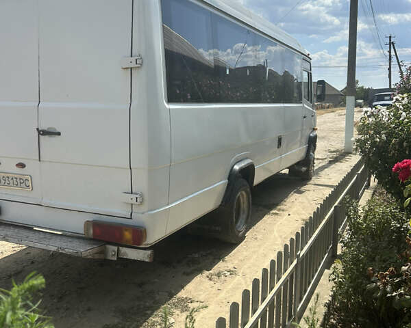 Білий Мерседес T2, об'ємом двигуна 3.97 л та пробігом 700 тис. км за 6000 $, фото 3 на Automoto.ua