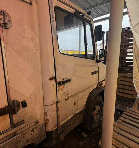 Белый Мерседес T2, объемом двигателя 3.97 л и пробегом 358 тыс. км за 3500 $, фото 4 на Automoto.ua