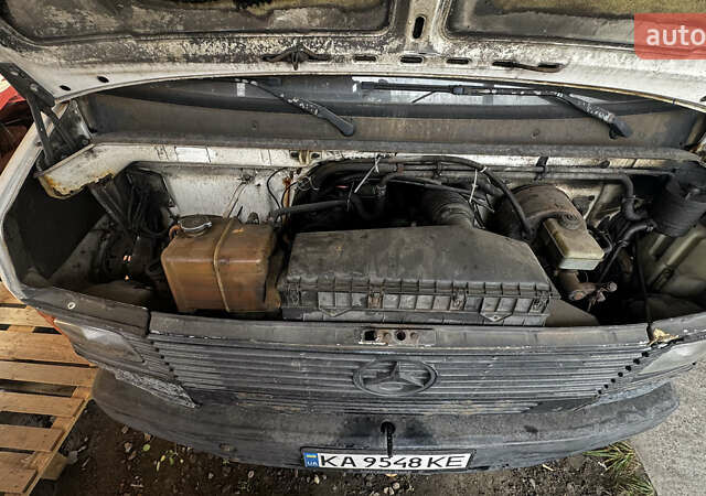 Белый Мерседес T2, объемом двигателя 3.97 л и пробегом 358 тыс. км за 3500 $, фото 6 на Automoto.ua