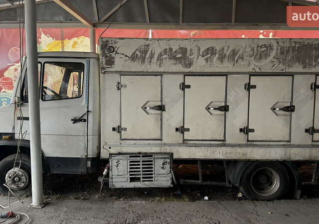 Белый Мерседес T2, объемом двигателя 3.97 л и пробегом 358 тыс. км за 3500 $, фото 1 на Automoto.ua