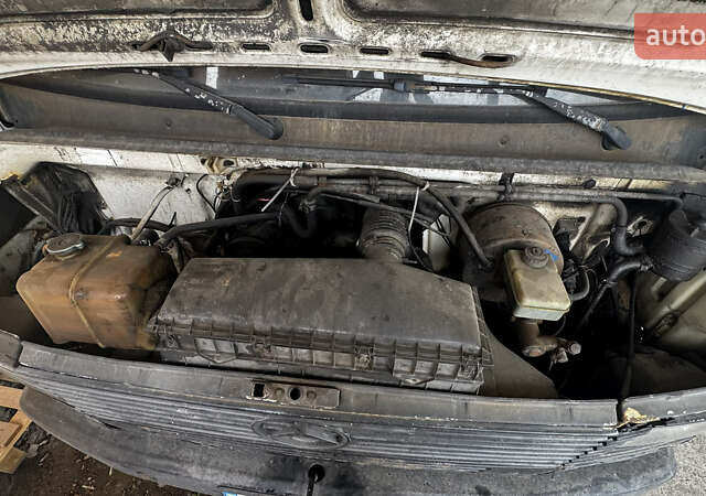 Белый Мерседес T2, объемом двигателя 3.97 л и пробегом 358 тыс. км за 3500 $, фото 5 на Automoto.ua