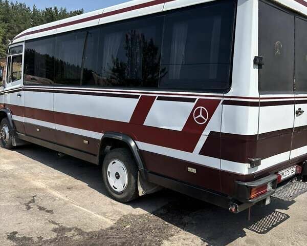 Белый Мерседес T2, объемом двигателя 3.97 л и пробегом 450 тыс. км за 7800 $, фото 3 на Automoto.ua