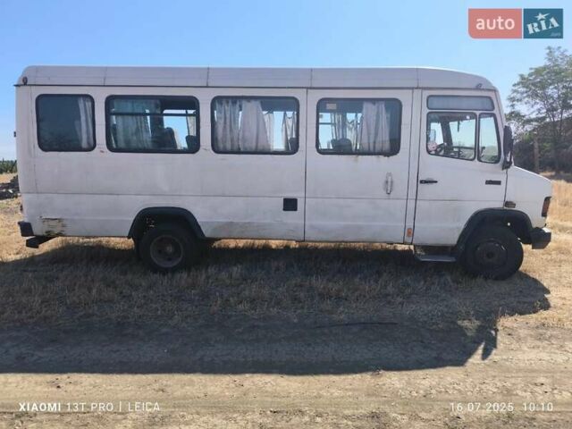 Білий Мерседес T2, об'ємом двигуна 4 л та пробігом 100 тис. км за 3300 $, фото 3 на Automoto.ua