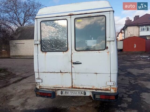 Белый Мерседес T2, объемом двигателя 2.3 л и пробегом 3 тыс. км за 700 $, фото 5 на Automoto.ua