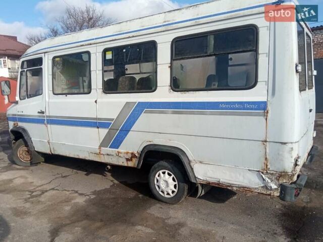 Белый Мерседес T2, объемом двигателя 2.3 л и пробегом 3 тыс. км за 700 $, фото 6 на Automoto.ua