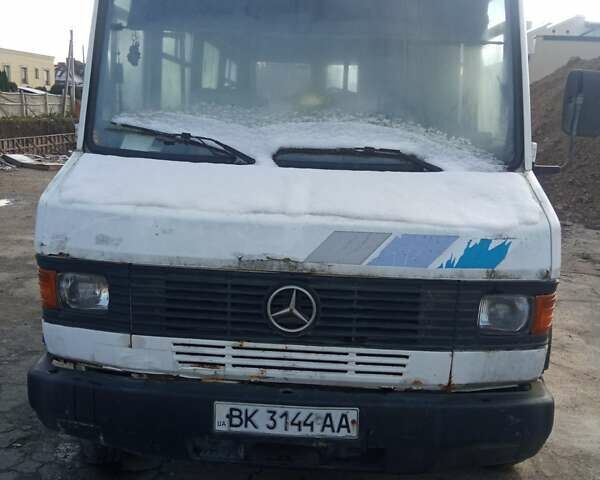 Белый Мерседес T2, объемом двигателя 2.3 л и пробегом 3 тыс. км за 700 $, фото 3 на Automoto.ua