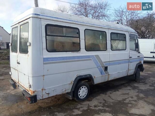 Белый Мерседес T2, объемом двигателя 2.3 л и пробегом 3 тыс. км за 700 $, фото 4 на Automoto.ua