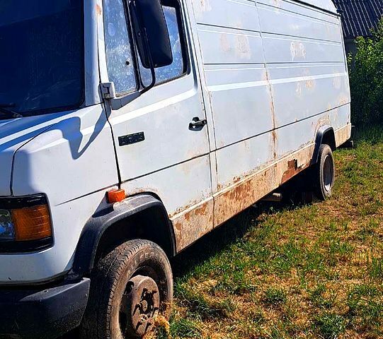 Мерседес T2, объемом двигателя 4 л и пробегом 225 тыс. км за 3200 $, фото 1 на Automoto.ua