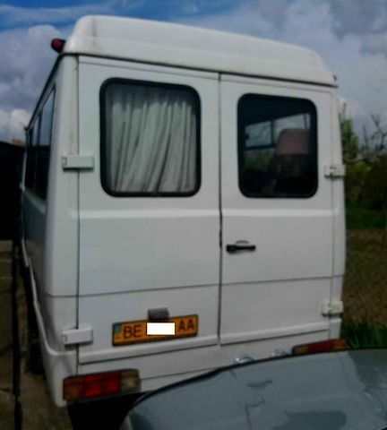 Мерседес T2, объемом двигателя 3 л и пробегом 570 тыс. км за 4000 $, фото 2 на Automoto.ua