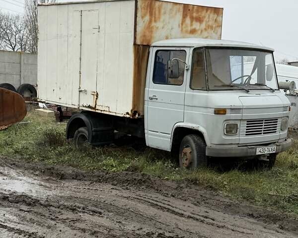 Мерседес T2, объемом двигателя 3.2 л и пробегом 450 тыс. км за 1500 $, фото 4 на Automoto.ua