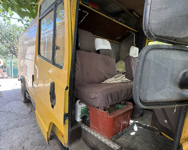 Желтый Мерседес T2, объемом двигателя 4 л и пробегом 94 тыс. км за 6500 $, фото 2 на Automoto.ua