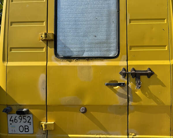 Желтый Мерседес T2, объемом двигателя 4 л и пробегом 94 тыс. км за 6500 $, фото 4 на Automoto.ua