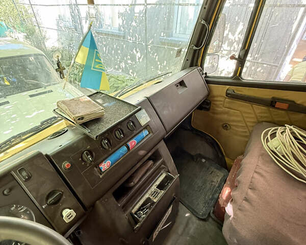 Желтый Мерседес T2, объемом двигателя 4 л и пробегом 94 тыс. км за 6500 $, фото 3 на Automoto.ua