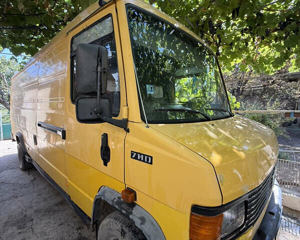 Желтый Мерседес T2, объемом двигателя 4 л и пробегом 94 тыс. км за 6500 $, фото 1 на Automoto.ua