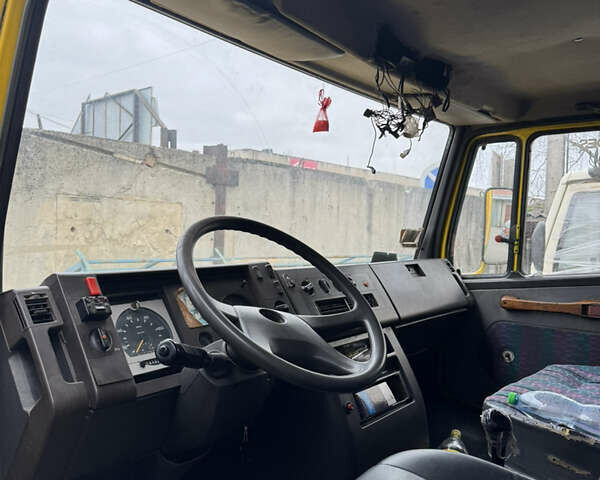 Жовтий Мерседес T2, об'ємом двигуна 3.97 л та пробігом 795 тис. км за 6999 $, фото 4 на Automoto.ua