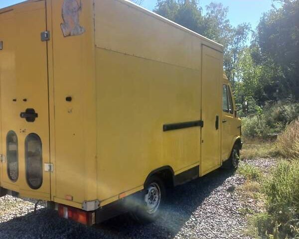 Желтый Мерседес T2, объемом двигателя 2.3 л и пробегом 100 тыс. км за 1000 $, фото 5 на Automoto.ua