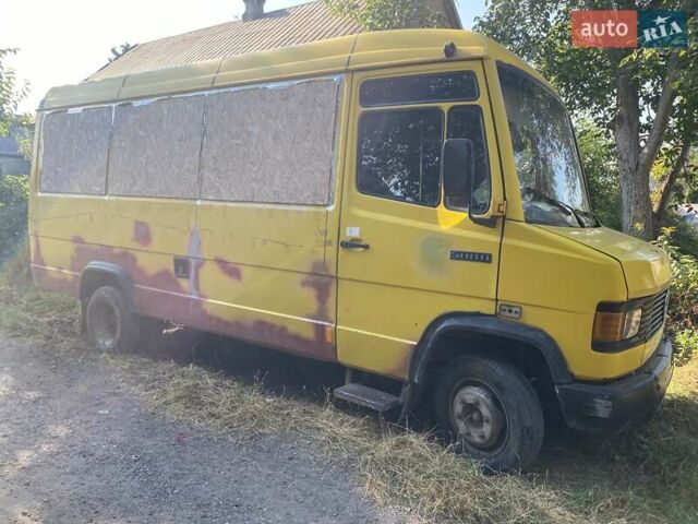 Желтый Мерседес T2, объемом двигателя 2.3 л и пробегом 278 тыс. км за 4000 $, фото 2 на Automoto.ua