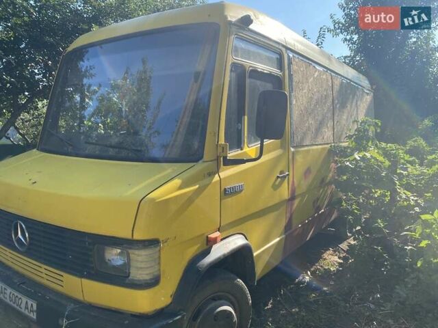 Желтый Мерседес T2, объемом двигателя 2.3 л и пробегом 278 тыс. км за 4000 $, фото 1 на Automoto.ua