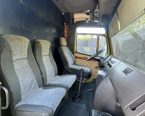 Жовтий Мерседес T2, об'ємом двигуна 3.97 л та пробігом 500 тис. км за 5500 $, фото 10 на Automoto.ua