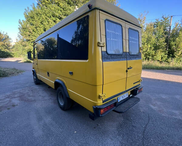 Жовтий Мерседес T2, об'ємом двигуна 3.97 л та пробігом 500 тис. км за 5500 $, фото 3 на Automoto.ua