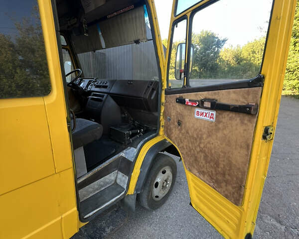 Жовтий Мерседес T2, об'ємом двигуна 3.97 л та пробігом 500 тис. км за 5500 $, фото 9 на Automoto.ua