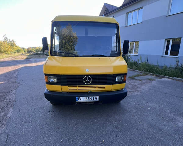 Жовтий Мерседес T2, об'ємом двигуна 3.97 л та пробігом 500 тис. км за 5500 $, фото 1 на Automoto.ua